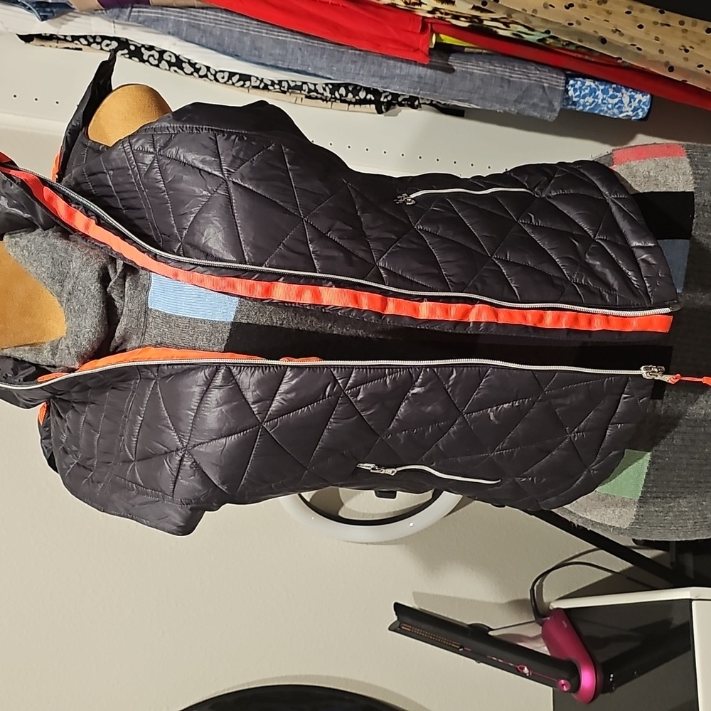Black puffer vest